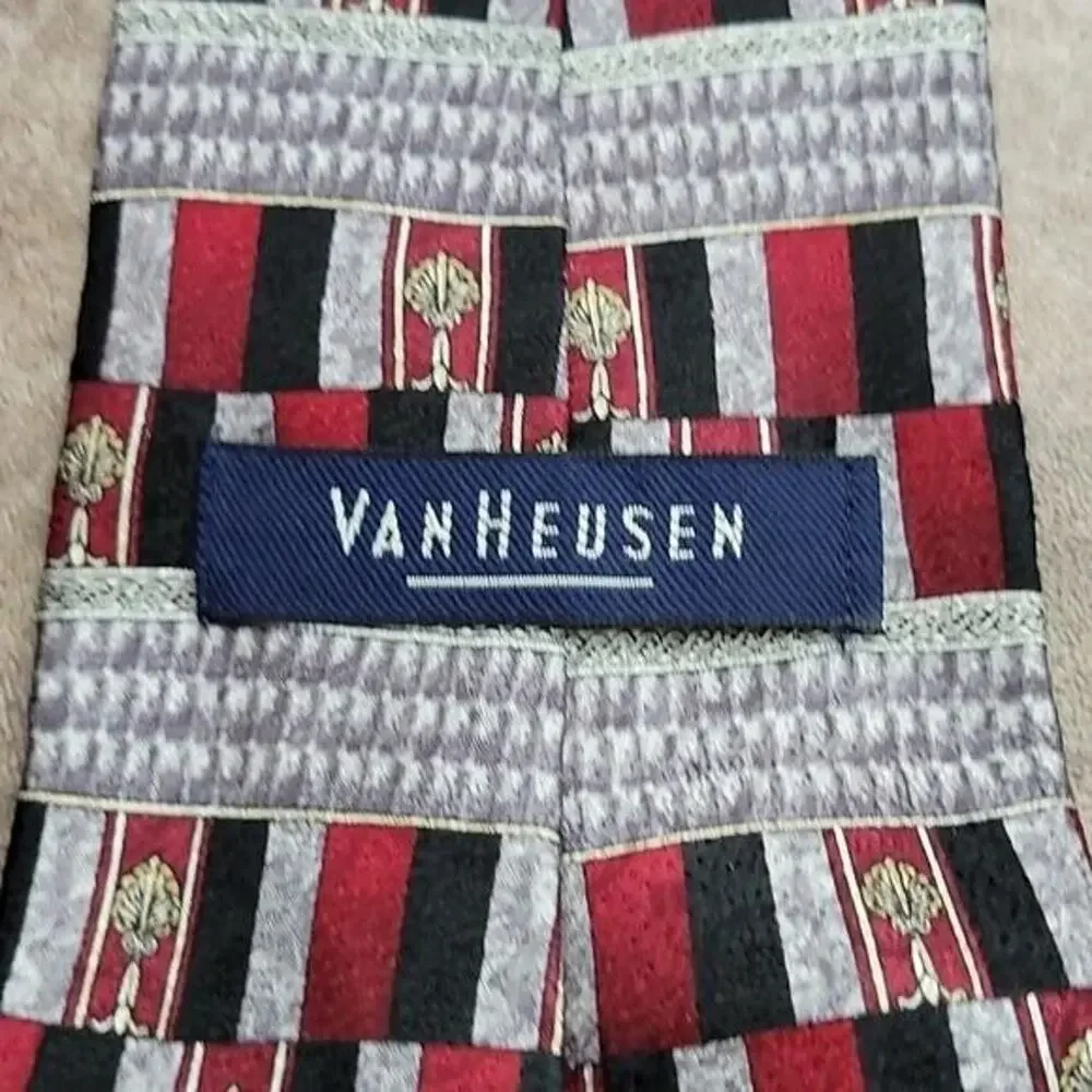 Van Heusen men's multicolor geometric abstract all silk classic necktie